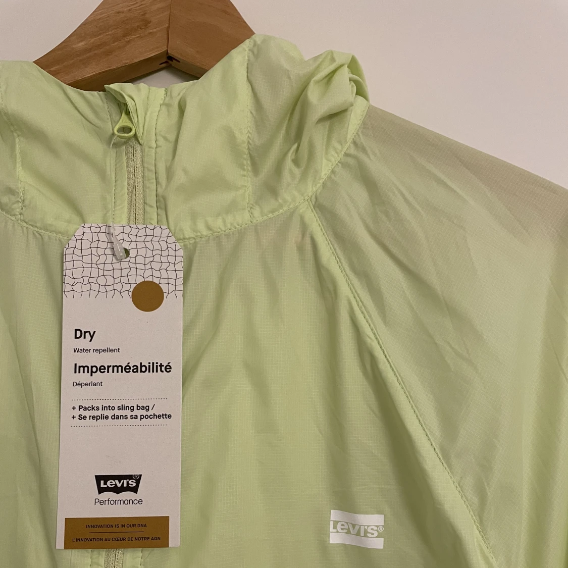 Träningsjacka/Vindjacka från Levi’s strl M - 90