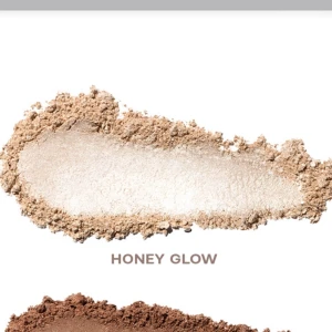 Caia honey glow setting powder  - Om man vill hålla kvar sminket på plats med puder utan att bli matt. Nypris: 295 kr. Använd en gång. Köparen står för frakt🙌 KOLLA IN DE ANDRA SAKERNA JAG SÄLJER I MIN PROFIL👆👆❤️❤️