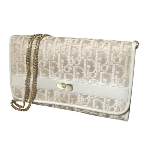 Dior 30 montaigne - Säljer min dior väska jag köote begagnad på Vestiaire i somras då den inte kommer till användning. Kvitto + kontroll att den är köpte från vestiaire + äktighets kollad av dom finns. Den är i fint skick! Mått 22 cm • 14 cm