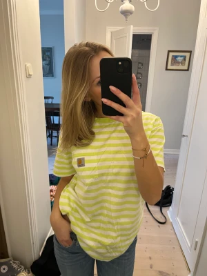 Carhartt T-shirt  - Carhartt tshirt i strlk S. Säljer då den inte kommer till användning. Finns i Malmö