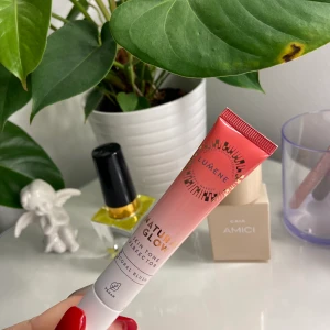 Blush  - Oanvänd blush ifrån lumene. Skriv till vid vid bud eller frågor 