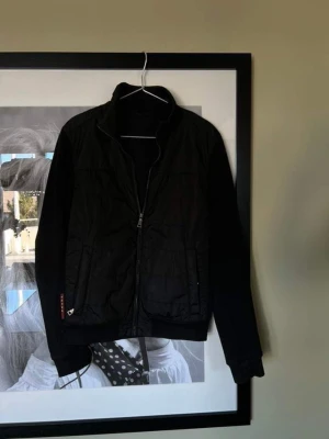 Prada cardigan storlek M - Prada cardigan Storlek: M, sitter tts Cond: 8.5/10 Kommer med: inget og BIN: 4499kr + frakt 