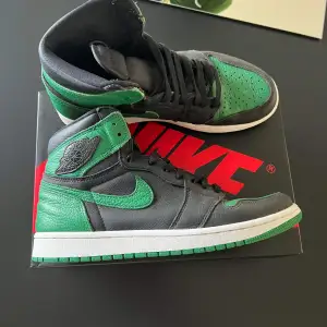 Jordan 1 Pine Green Storlek: us9 Cond: 8.5/10 Kommer med: låda BIN: 2500kr + frakt