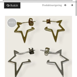 Silver örhängen stjärnor - Säljer 2st silvriga stjärn örhängen från L8 Hasselblad. Nypris är 350 säljer för 300 då de aldrig är använda. Fick två par i julklapp så behöll de andra (de blev fel)