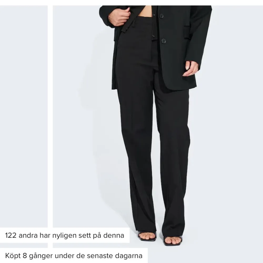 Svarta kostymbyxor från bikbok, helt oanvända . Jeans & Byxor.