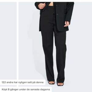 Svarta kostymbyxor från bikbok, helt oanvända 
