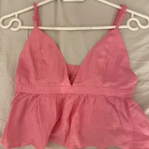 Rosa sommar topp - Helt oanvänd, storlek S banden är justerbara🙌🏼
