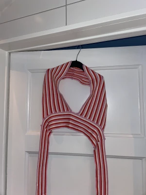 Linne CIDER oanvänt - Linne ifrån Cider, knytning bak. Helt oanvänd, lappen sitter kvar. Strl L men funkar nog för S-XL