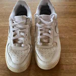 Nike - Nike Air force. Strl.38,5