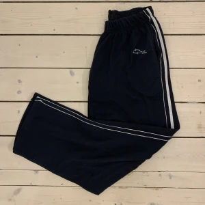 Trackbyxor - Mörkblå baggy mjukisbyxor🌟