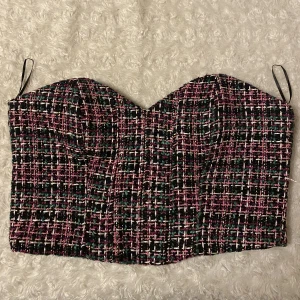 Zara korsett - Korsett från zara som inte finns kvar längre, använd en gång men är tyvärr för stor för mig❤️