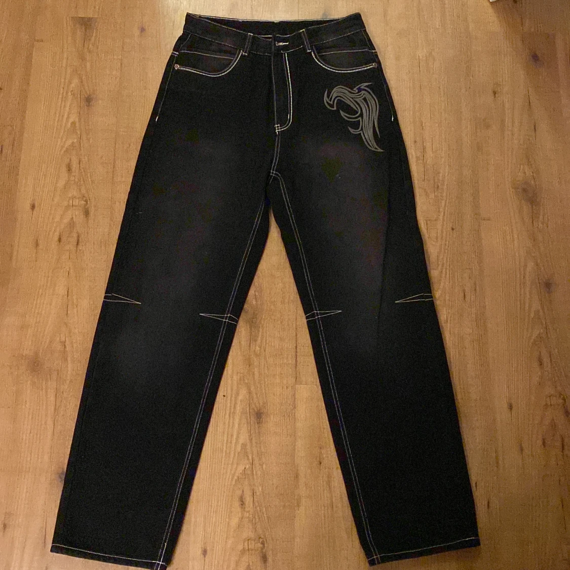 Jeans med brodering - 90
