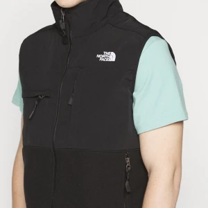 North Face väst unisex - Sparsamt använd. Unisex storlek XL, mer som en L.