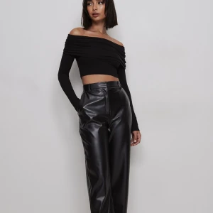 Offshoulder topp - Topp från NA-KD, aldrig använd, storlek xs. Så mjukt material