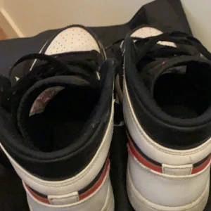 Jordan 1s - Jordan 1 s de är för små så jag säljer dem.