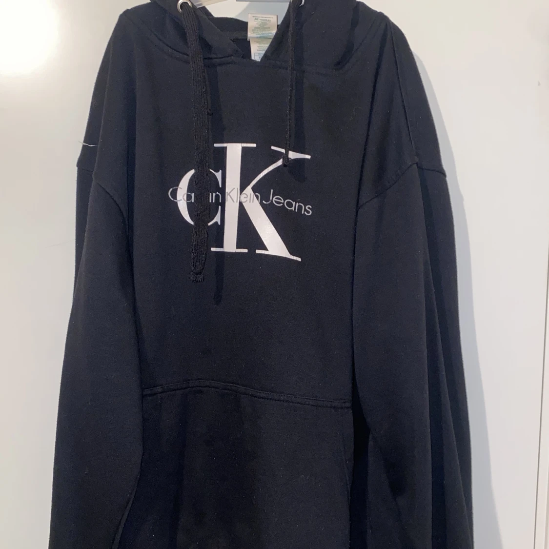 Svart Calvin klain hoddie  - 90