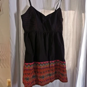 Klänning  - Superfin klänning i xl med stretch bak i rygg