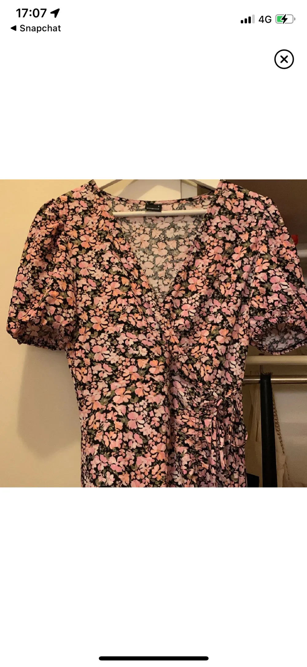 Jättefin klänning från Gina tricot i storlek S! Aldrig använd då den är för liten för mig! Köpte för 400 säljer för 150+frakt! 💕. Klänningar.