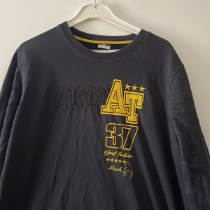 Peak basket tröja  - Gammal tröja från peak basketball storlek XXL men passar till L. Skick 7/10
