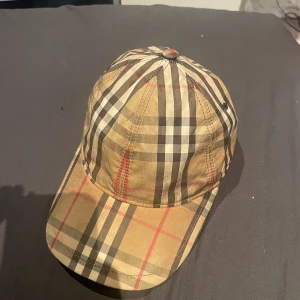 Burberry keps - Äkta keps, pris gåta att diskutera, kan frakta, skriv bara om du skulle ha några frågor