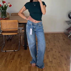 Gina tricot jeans - Helt nya lågmidjade jeans från Gina, köparen står för frakten! Nypris: 499kr