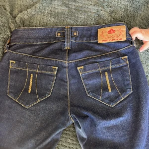 Low waist jeand - Köpta seconhand! Använt några gånger, men just nu ligger dom bara i min garderob. 