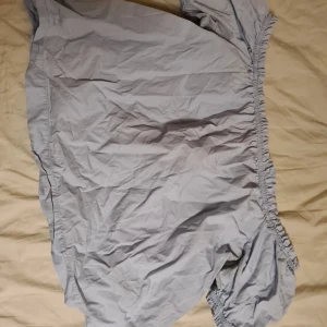Off-shoulder blus blå - Sommrig ljusblå blus. 