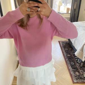 Jätte söt rosa stickat tröja från carin wester 💞 Använd fåtal gånger inga defekter