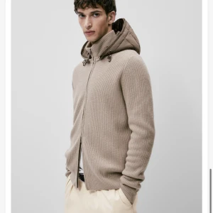 Sökes!!! - Jag söker denna cardigan från Massimo dutti i storlek M!!!, om du säljer betalar jag bra!