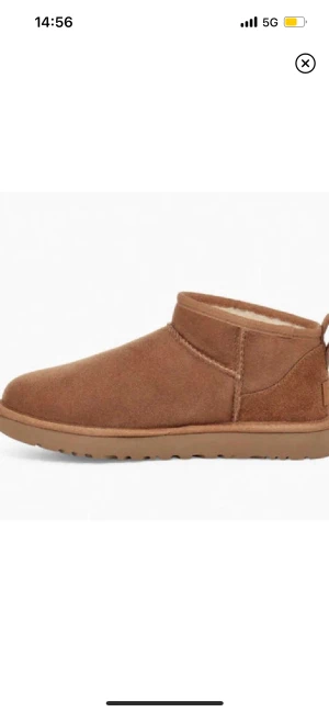 Uggs - Skor som liknar uggs i storlek 38 men passar 37. För små för mig därför jag säljer. Aldrig använda😊 100kr + frakt