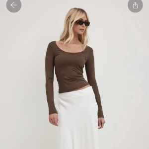 Topp från NA-KD  - Endast provad med lappar kvar, säljer pga för liten storlek och jag hann inte skicka tillbaka.  