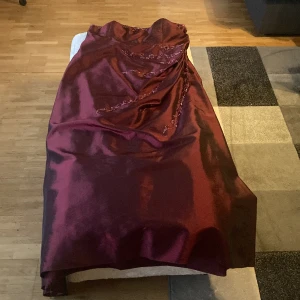 Aldrig använt  - En fin långklänning med fina paljetter 