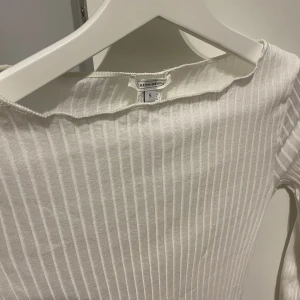 Intimissim tröja  - Säljer min knappt använda tröja från Intimissimi i vit, som ny! 💕