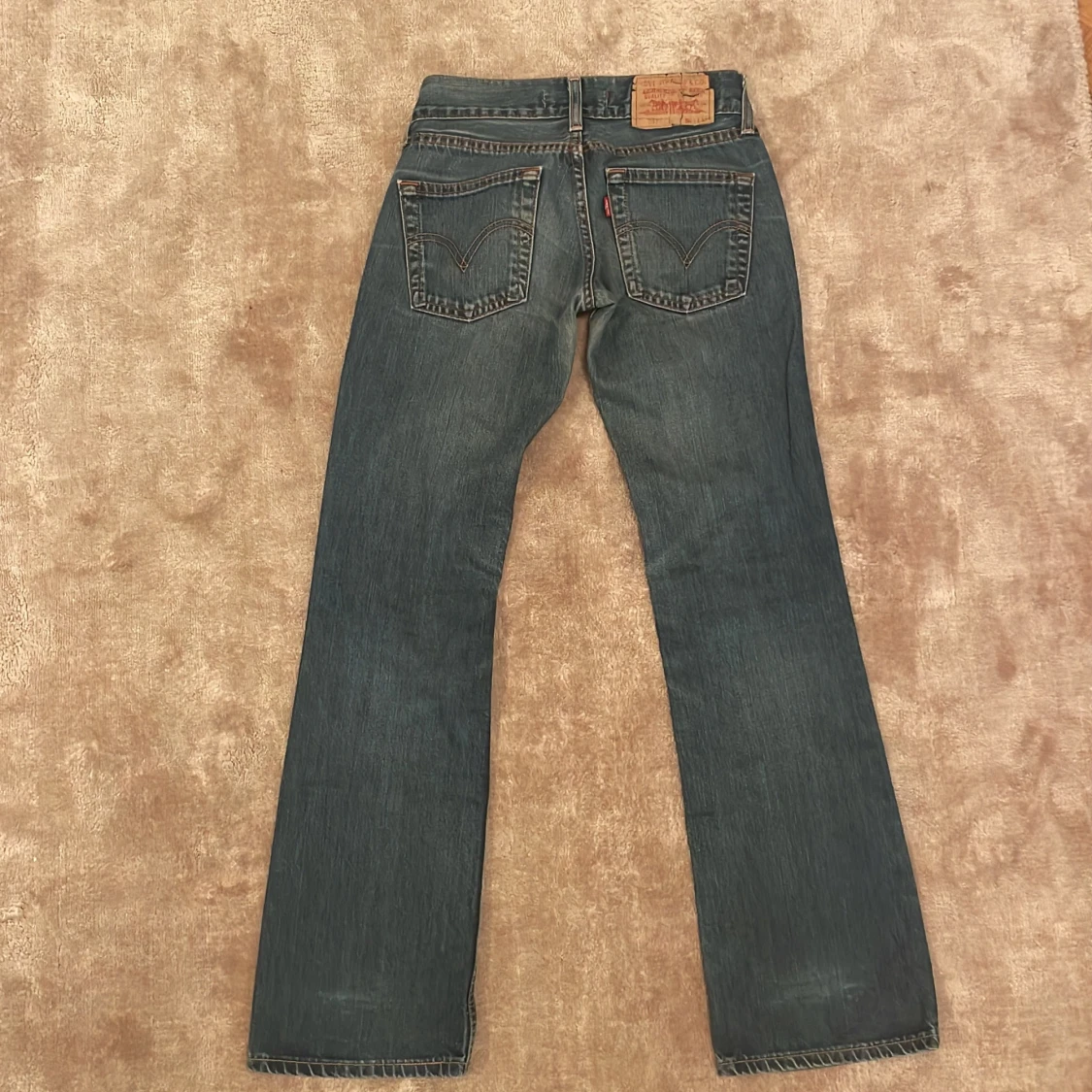 Lågmidjade levis - 90