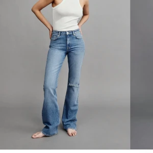 Gina jeans - Säljer dessa snygga mid waist då dom inte sitter på bra på mig. Är ca 167 och dom är vääldigt långa på mig.