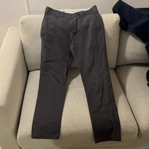 Dickies 873 gråa - Dickies 873 gråa. Inte använda så många gånger. W31 L32.