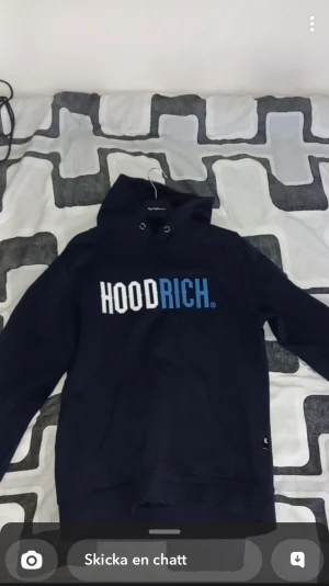 Hoodrich - Säljer min hoodrich och psg tröjor. Skick 9/10. Inga fläckar eller så. Inga hål. Pris: båda kostar 400kr. Storlek M.