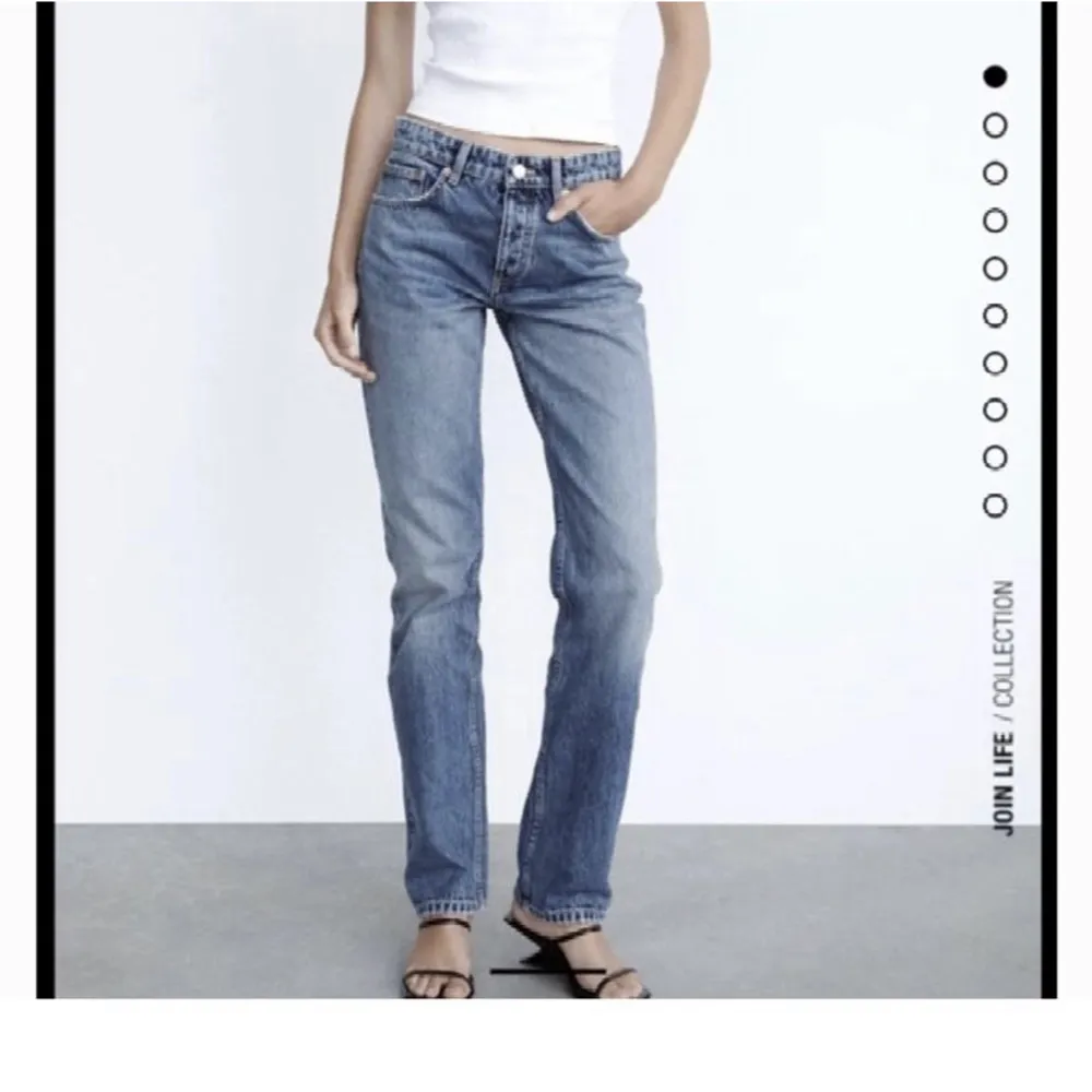 Zara jeans midrise, använda 1 gång . Jeans & Byxor.