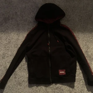 Hugo boss hoodie - Original pris: 1600kr. Size S. Köparen står för frakten. Skick 10/10