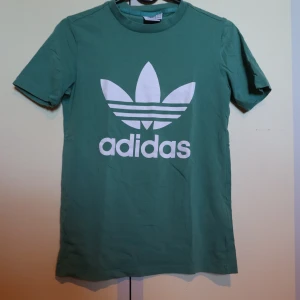 Adidas T-shirt  - Grön t-shirt från adidas