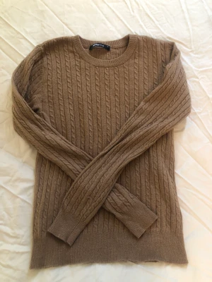 Stickad tröja - Brun stickad tröja från Gina, andvänd fåtal gånger