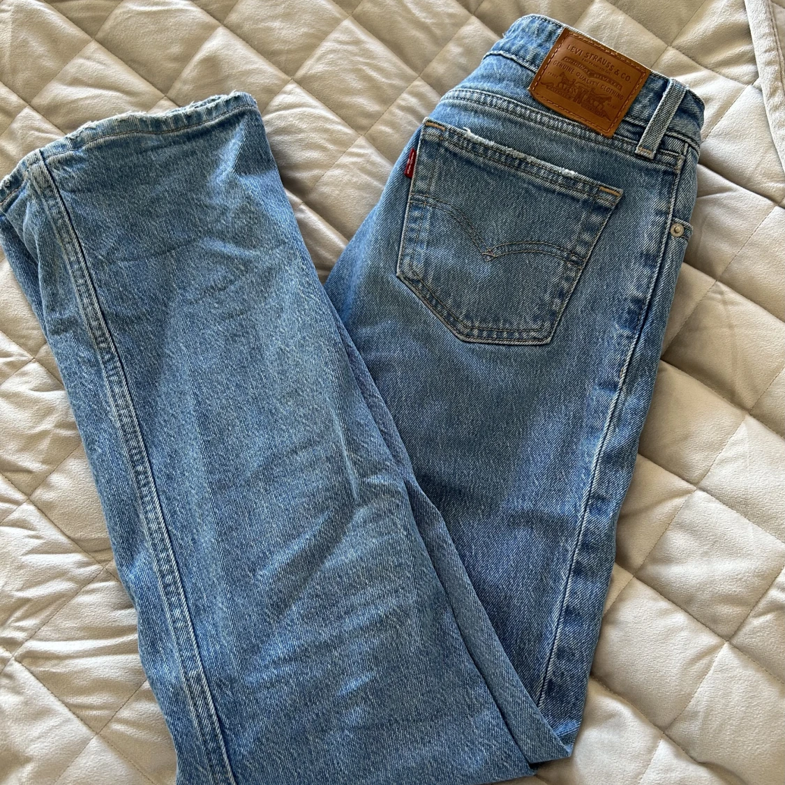 Lågmidjade straight jeans från Levis - 91