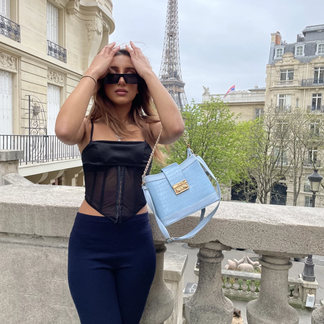 Svart krosset/top  - 90