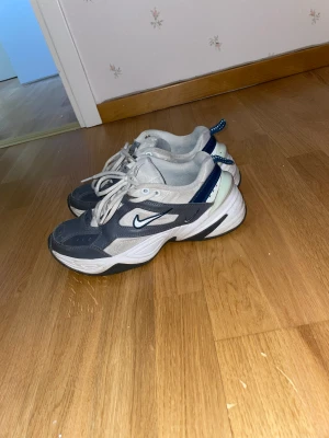 Nike sportswear - Nike skor M2K TEKNO. Snygga och sköna sneakers. 