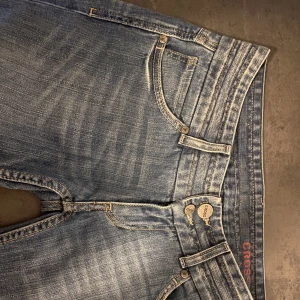 Vintage low rise bootcut cross jeans - Jättefina utsvängda vintage jeans. Kontakta för mer info!