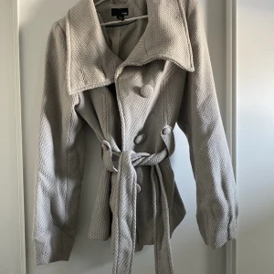 Kappa - Grå kappa från H&M  Bra skick! 