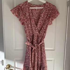 Klänning - Klänning från Shein, använd ett fåtal gånger. 