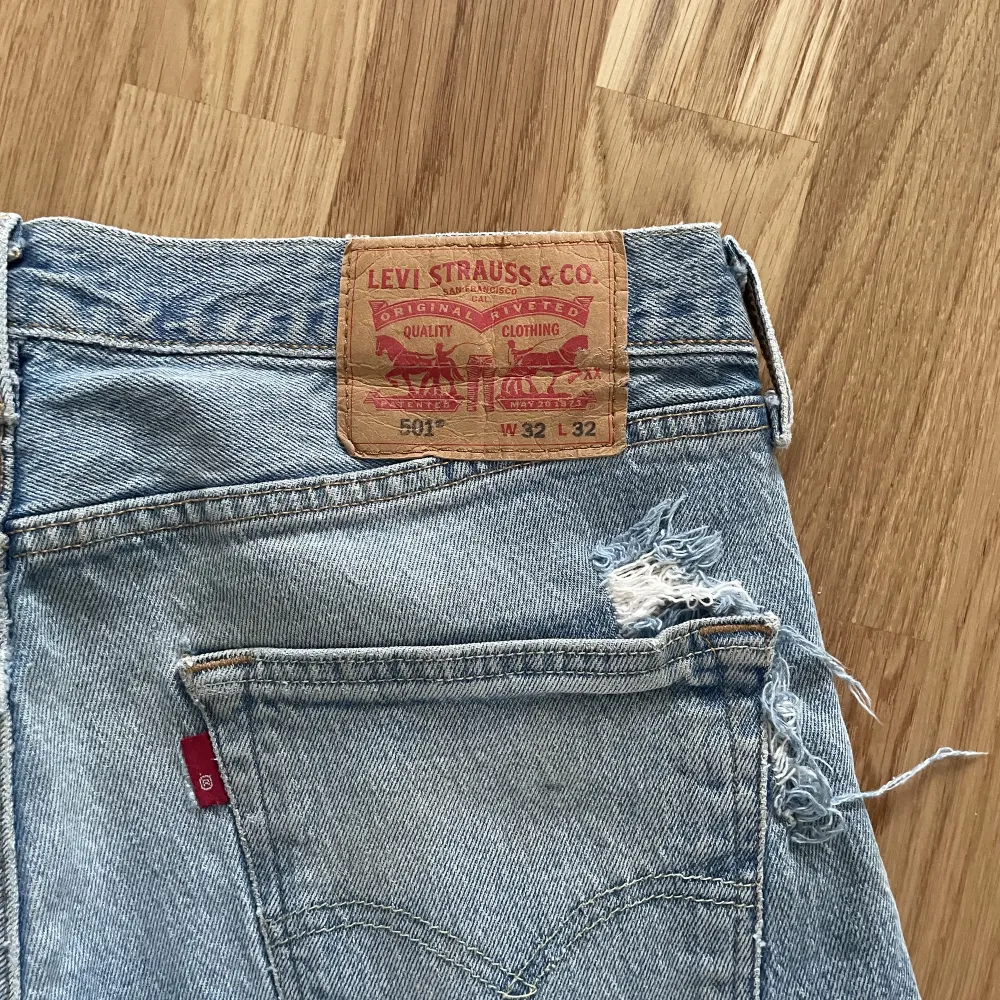 Avklippta Levis 501or med perfekt wash, går självklart att klippa mer efter preferenser! Pris kan diskuteras vid snabb affär!. Shorts.