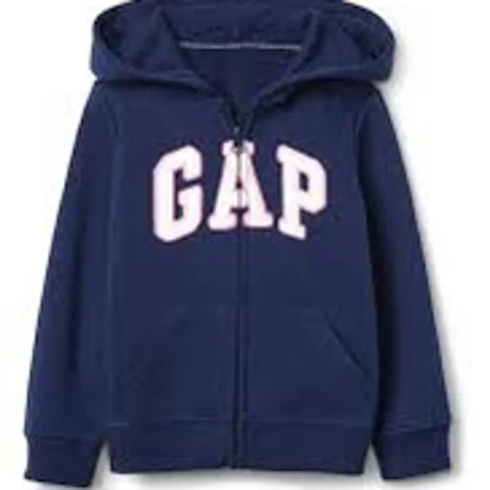 Mörkblå Gap zip hoodie med rosa/vitt Gap märke. Orginalpriset är ca 500kr. Nyskick, aldrig använd.. Hoodies.