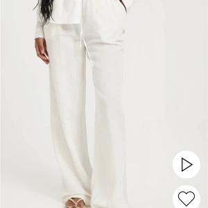 Linnebyxor  - Säljer dessa skitsnygga linnebyxor från Nelly då de tyvärr var försmå för mig! Är många intresserade så kanske det blir budgivning 